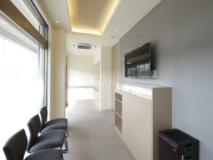 歯科医院　商品陳列棚　デザイン