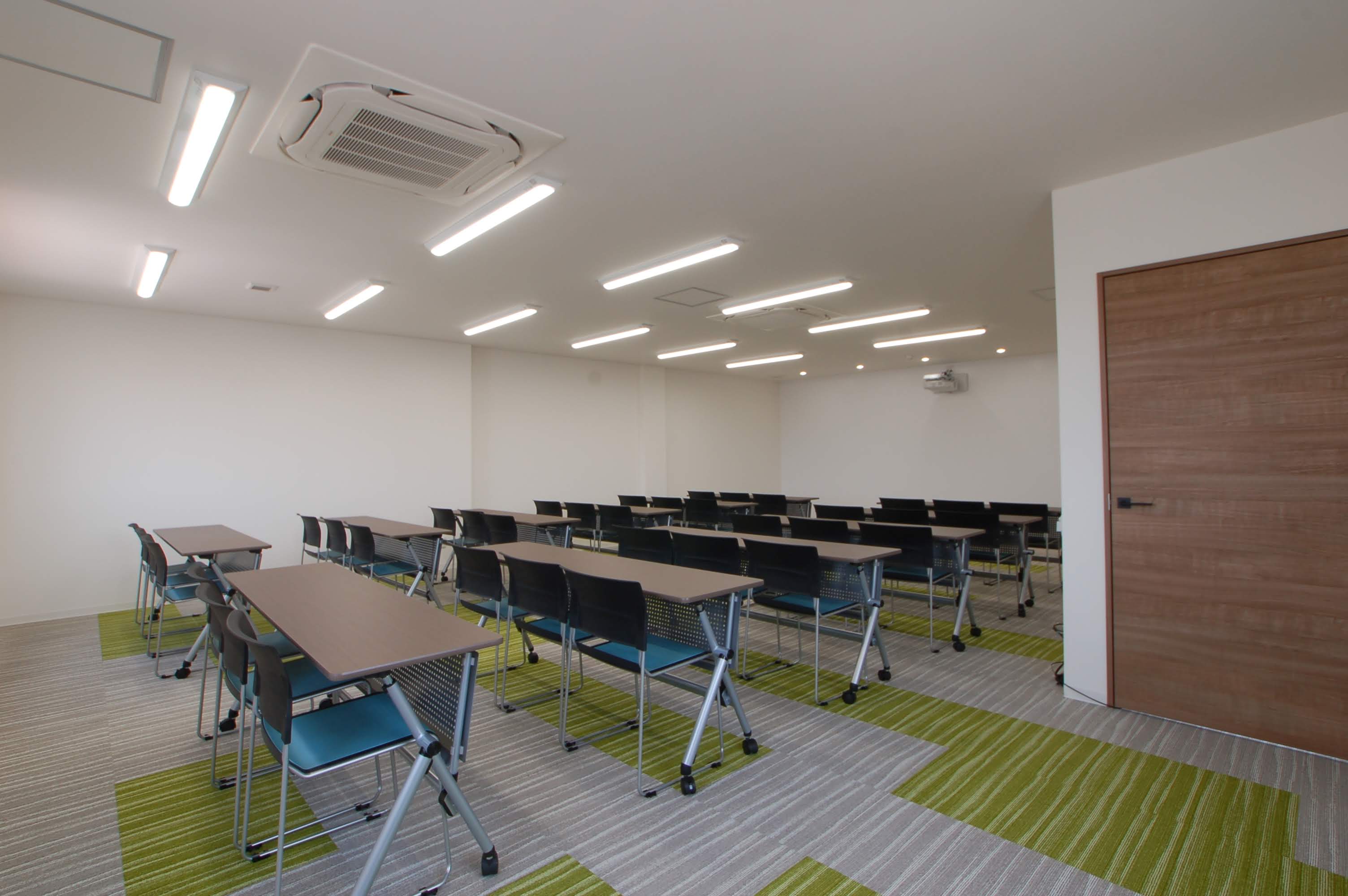 タイルカーペットの貼り方　デザイン貼り