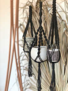 マクラメ　プラントハンガー　作家　エステサロン　スクエアプラス　内装デザイン